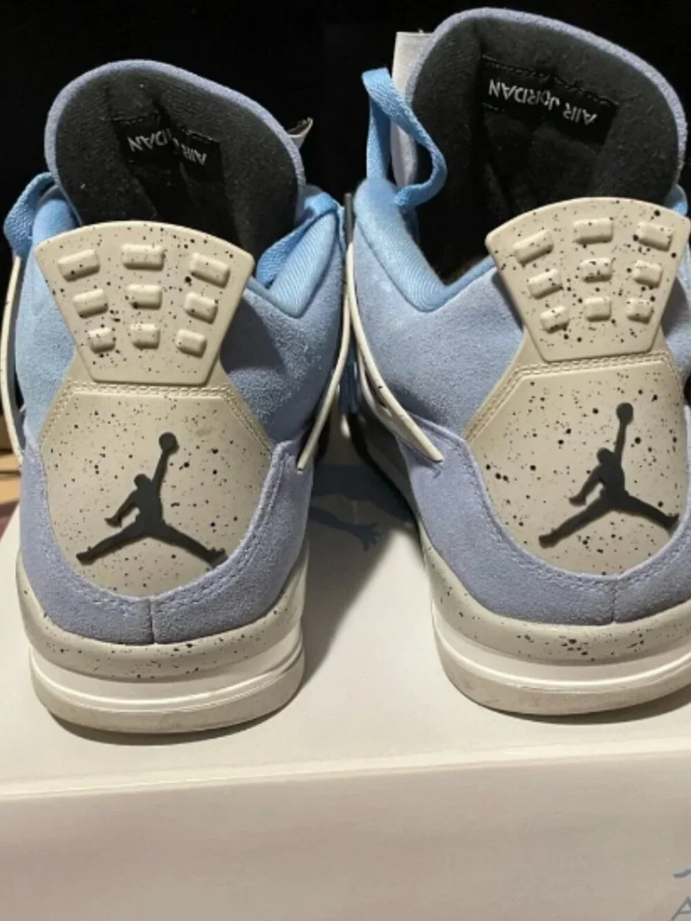 Air Jordan 4 Retro University Blue (UNC)